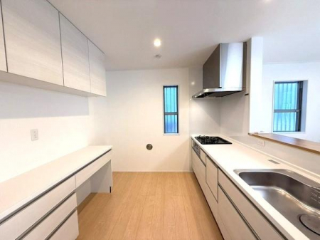 �L�b�`���@�ΖʃJ�E���^�[�Ɣw�ʃJ�E���^�[�̂�����[�͂̍����L�b�`��