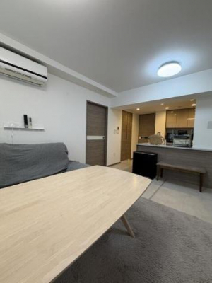 ���r���O�@���g�[�����̃��r���O�ł��B
���ݓ������ł��������͑���Y��ɂ��g���ł��B���������������܂��̂ŁA���C�y�ɂ��⍇�����������B