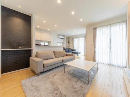 ���r���O�@���r���O�ƃ_�C�j���O�̃]�[�j���O�����₷���Ԏ��B�_�E�����C�g�Ɩ��ł�������Ƃ�����ԂɂȂ��Ă��܂��B